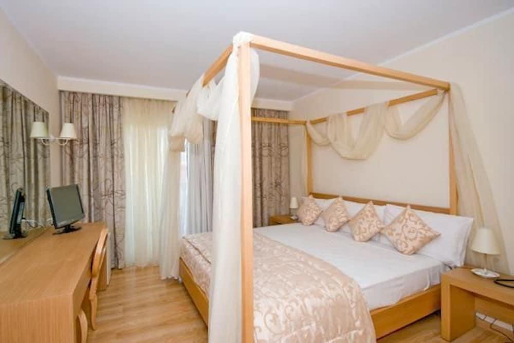 Galaxy Beach Resort BW Premier Collection Laganás Rom bilde